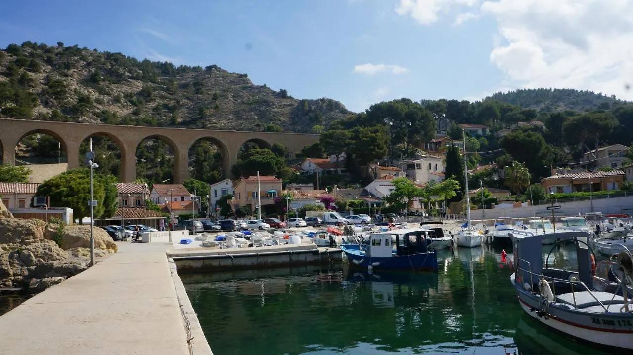 Charming Seaside Condo Ensues-la-Redonne