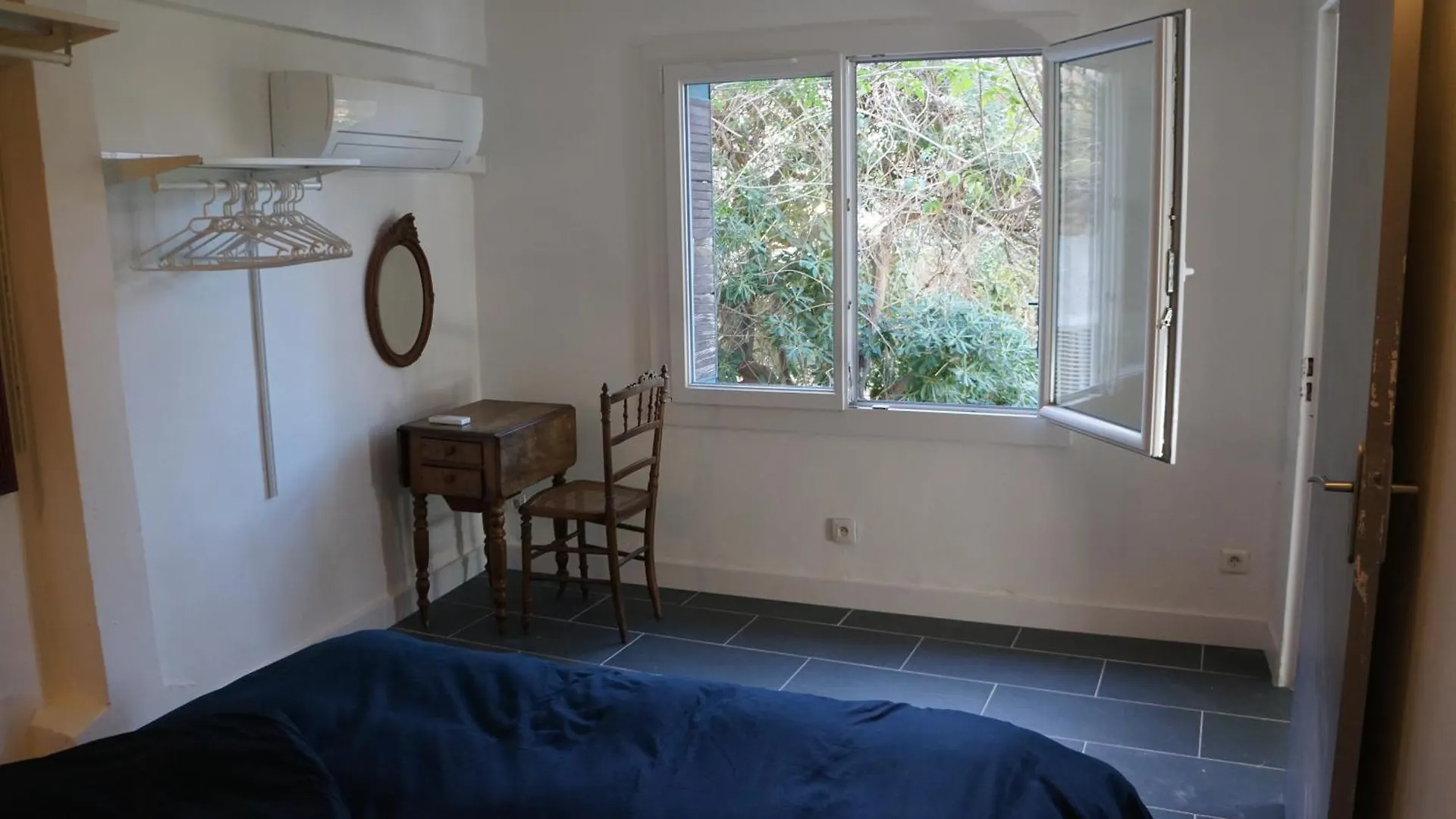 Charming Seaside Condo Ensues-la-Redonne